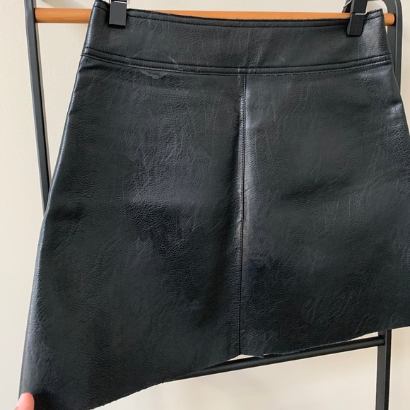 Zara Leather Mini Skirt - Picture 2 of 4